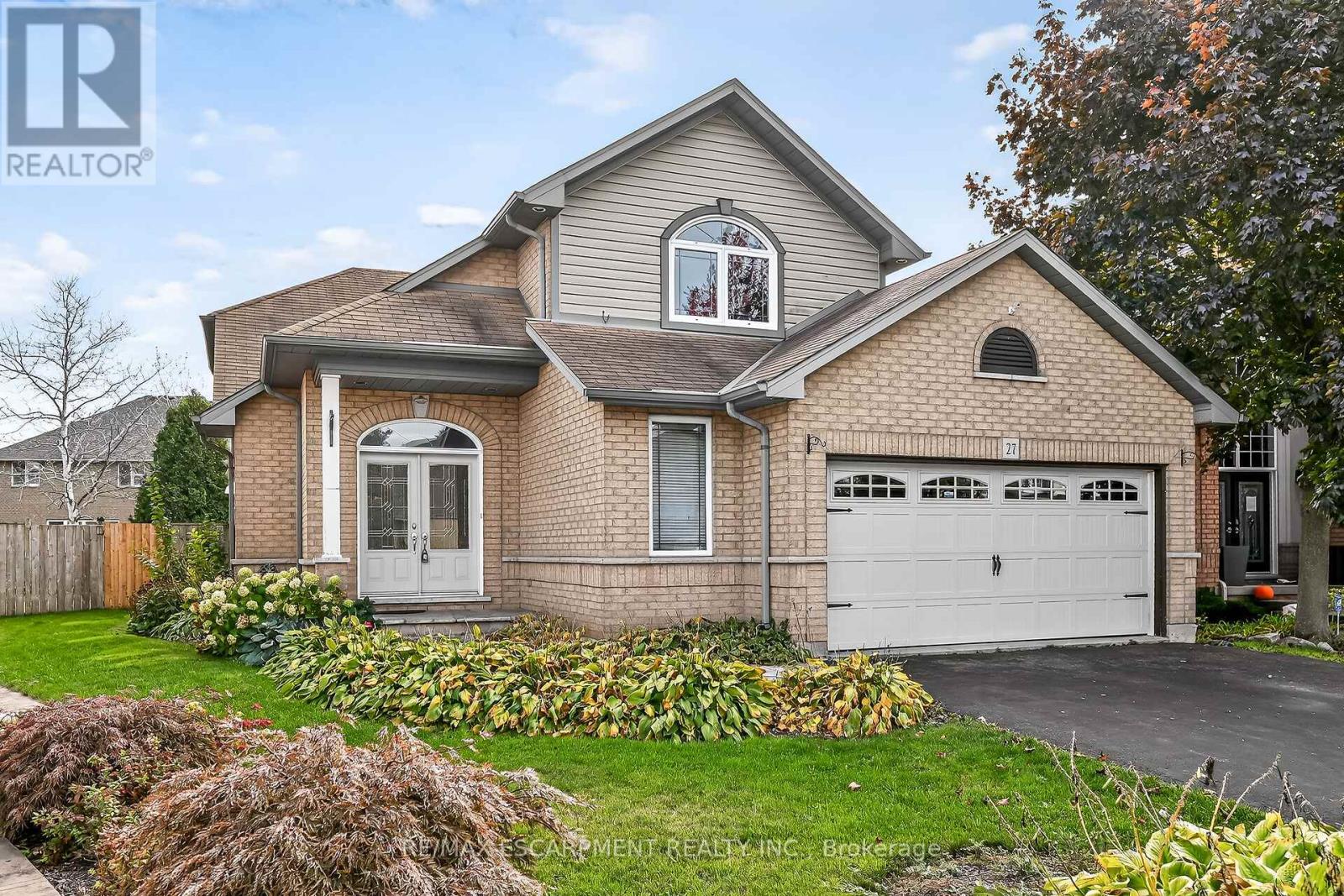 27 Surrey Drive, Hamilton, Ontario  L9K 1L9 - Photo 2 - X12469489