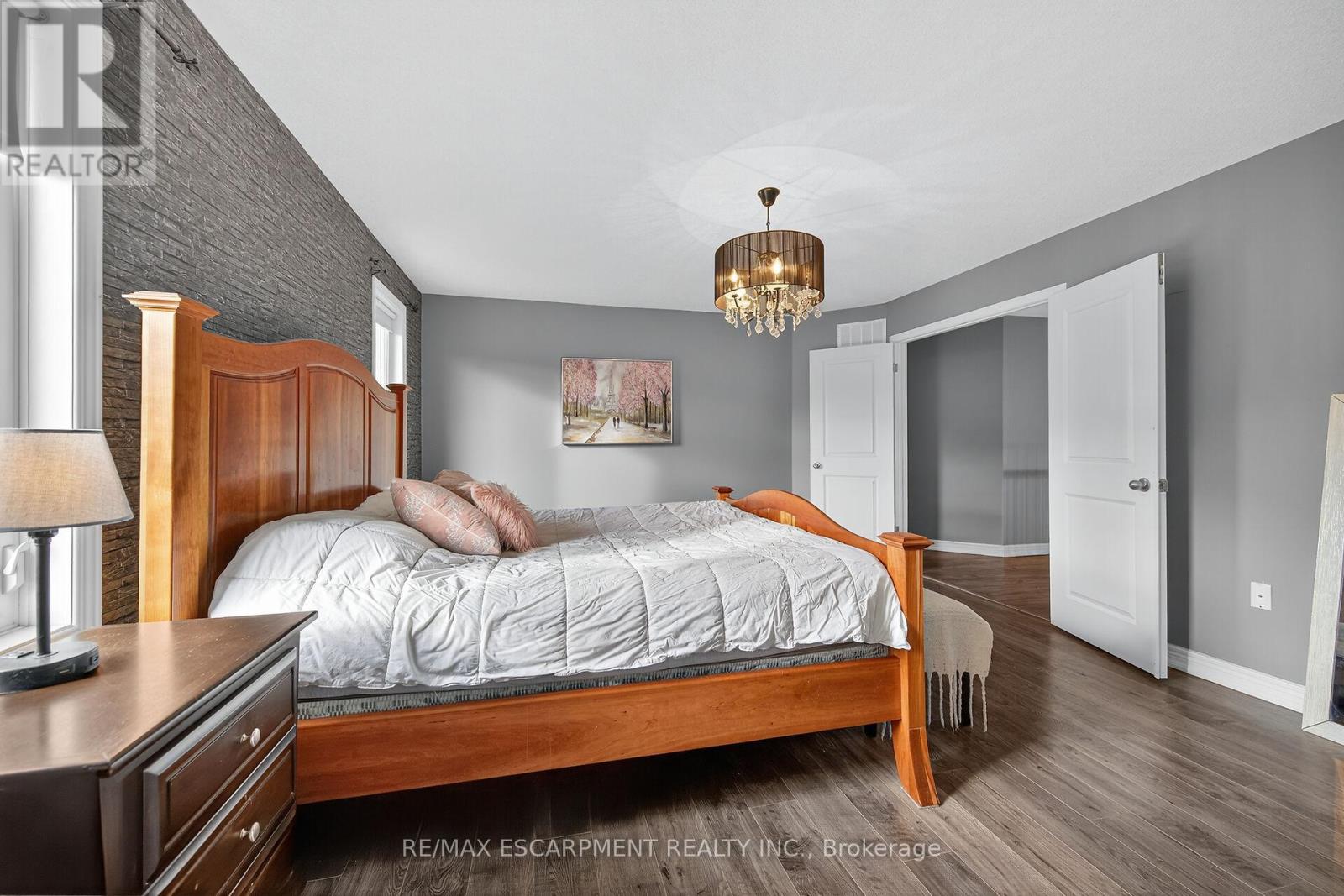 27 Surrey Drive, Hamilton, Ontario  L9K 1L9 - Photo 22 - X12469489