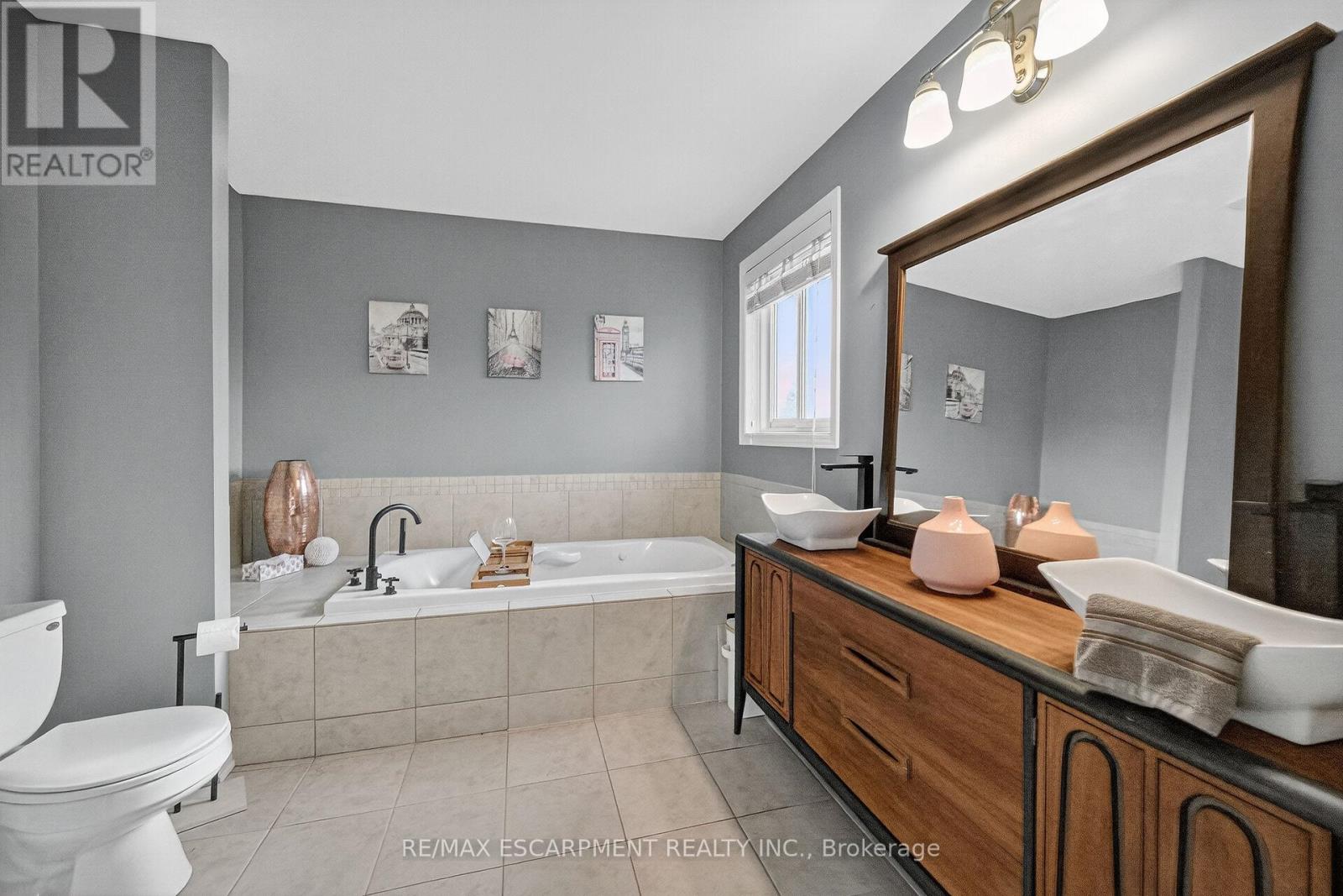 27 Surrey Drive, Hamilton, Ontario  L9K 1L9 - Photo 24 - X12469489