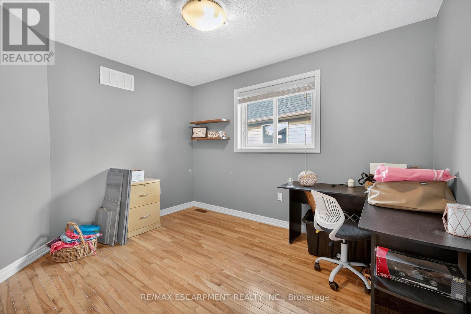 27 Surrey Drive, Hamilton, Ontario  L9K 1L9 - Photo 27 - X12469489