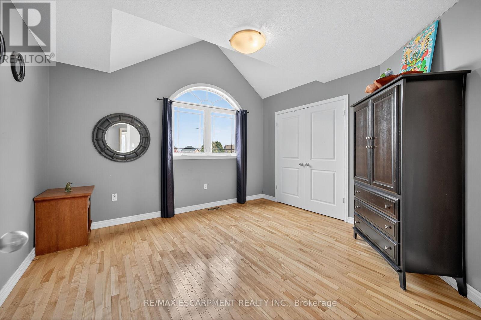 27 Surrey Drive, Hamilton, Ontario  L9K 1L9 - Photo 28 - X12469489