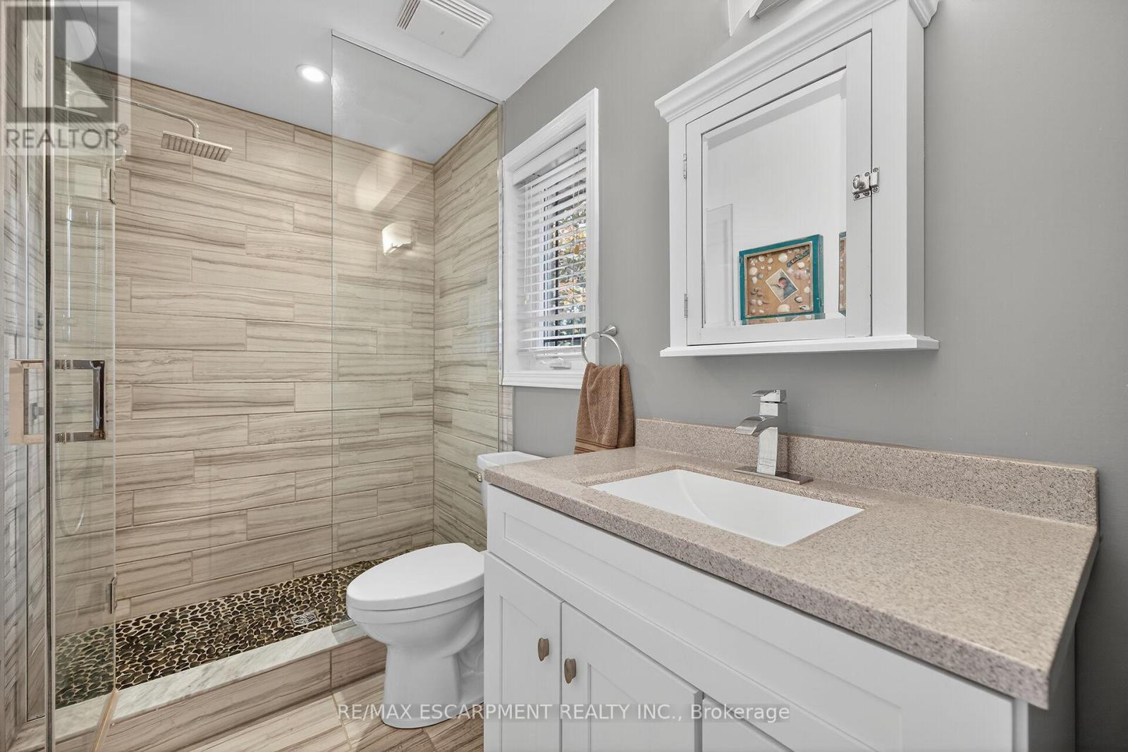 27 Surrey Drive, Hamilton, Ontario  L9K 1L9 - Photo 29 - X12469489