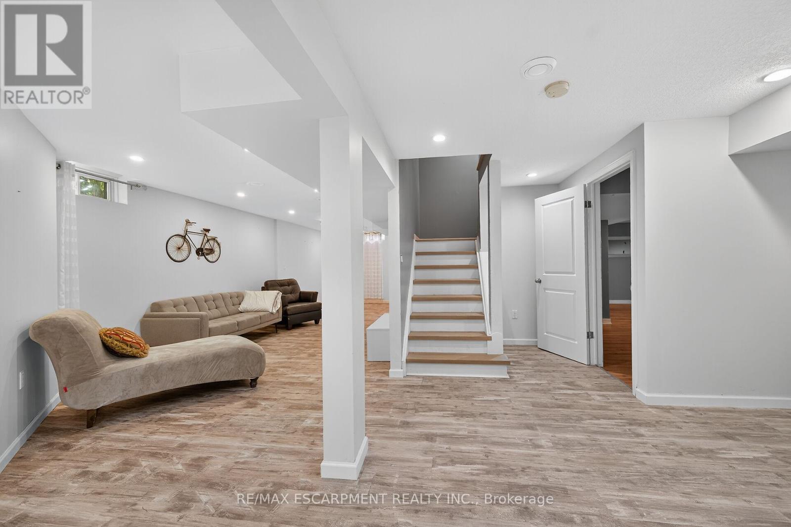 27 Surrey Drive, Hamilton, Ontario  L9K 1L9 - Photo 31 - X12469489