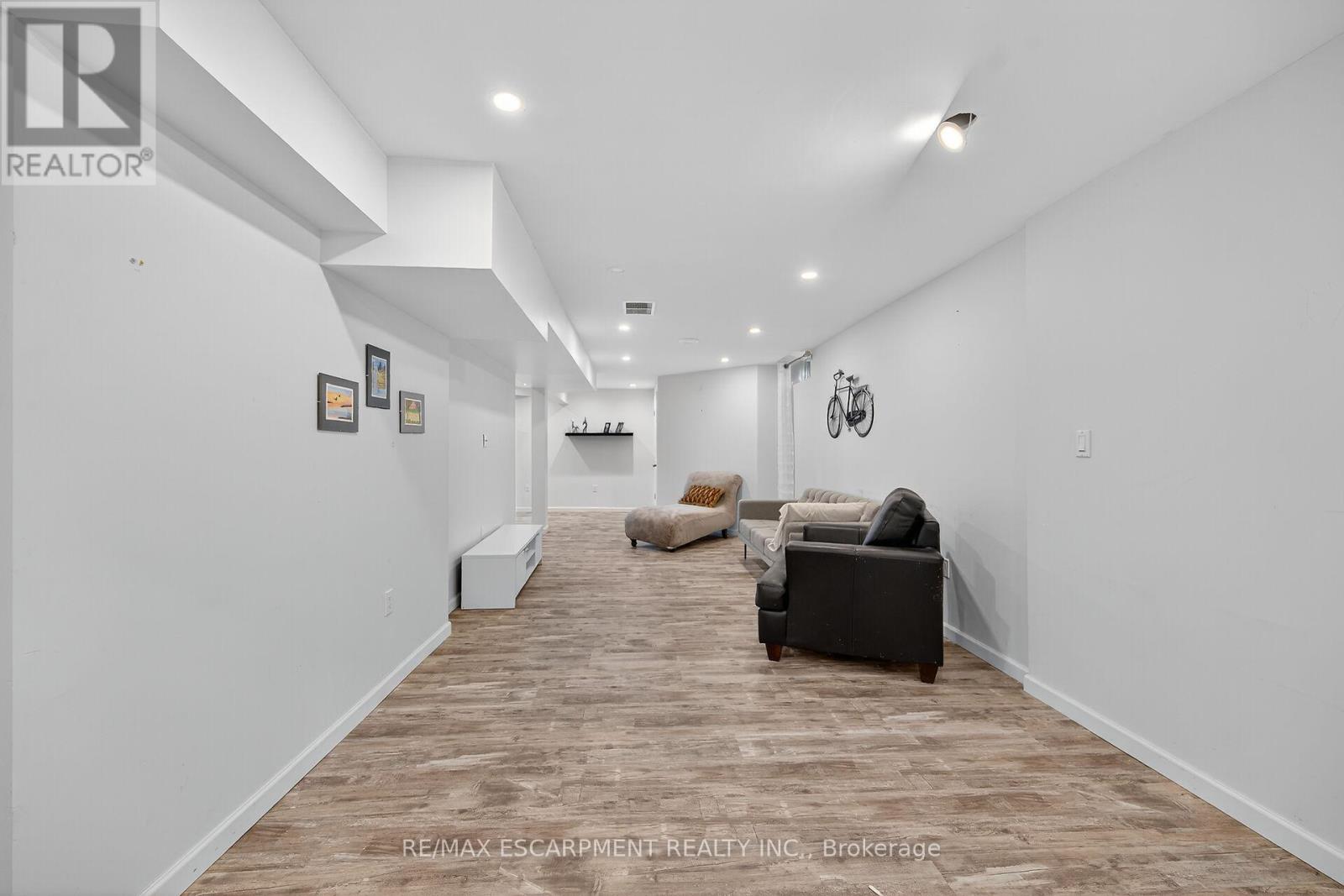 27 Surrey Drive, Hamilton, Ontario  L9K 1L9 - Photo 33 - X12469489