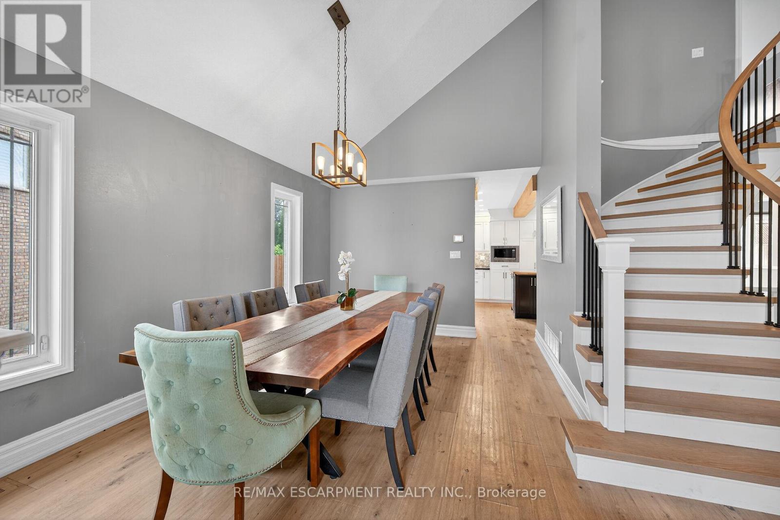 27 Surrey Drive, Hamilton, Ontario  L9K 1L9 - Photo 5 - X12469489