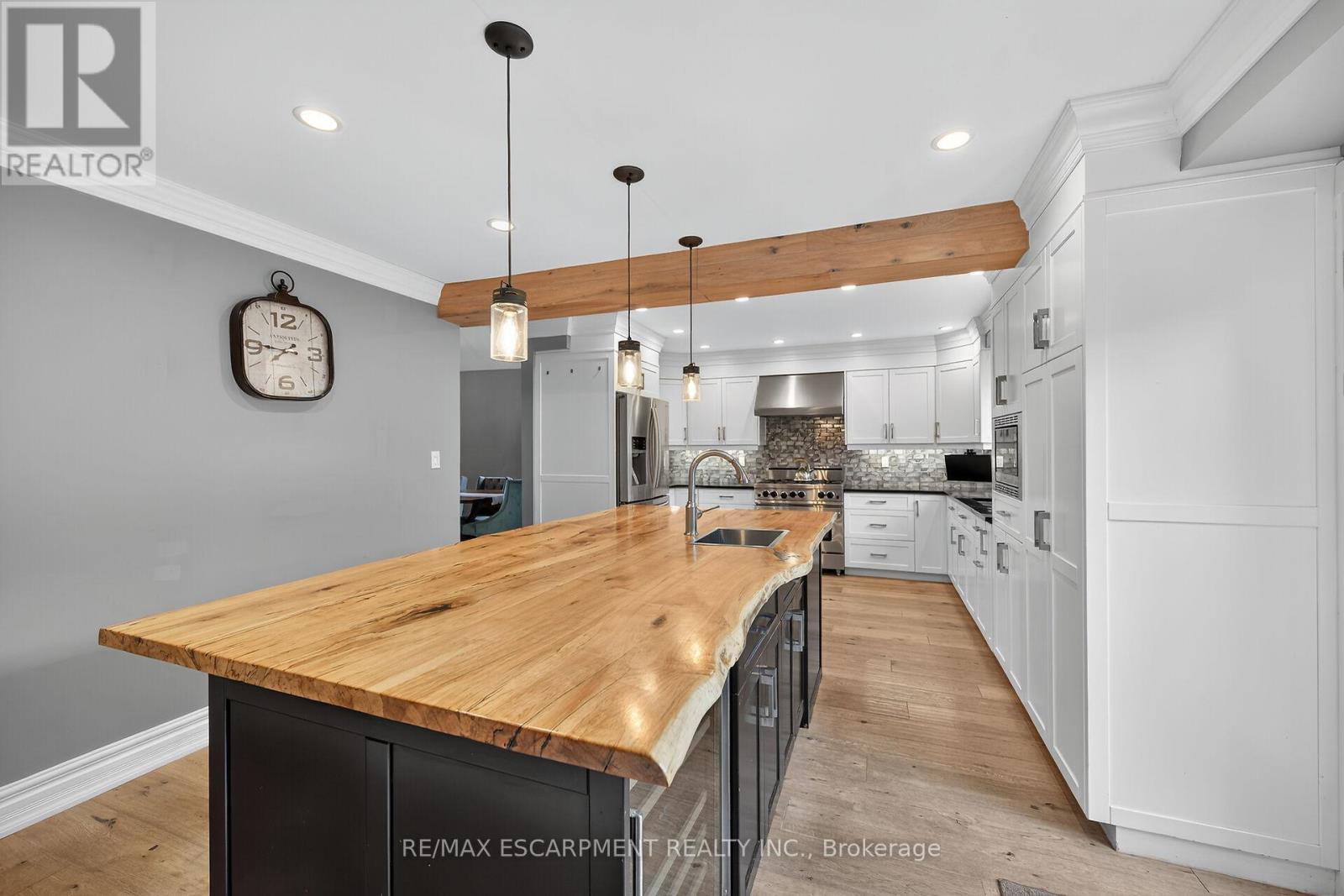 27 Surrey Drive, Hamilton, Ontario  L9K 1L9 - Photo 8 - X12469489