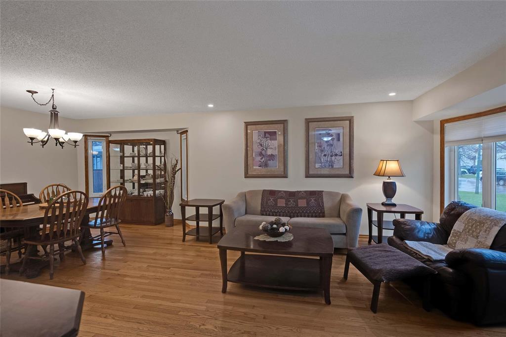15 Sauve Crescent, Winnipeg, Manitoba  R2N 3K7 - Photo 2 - 202526772