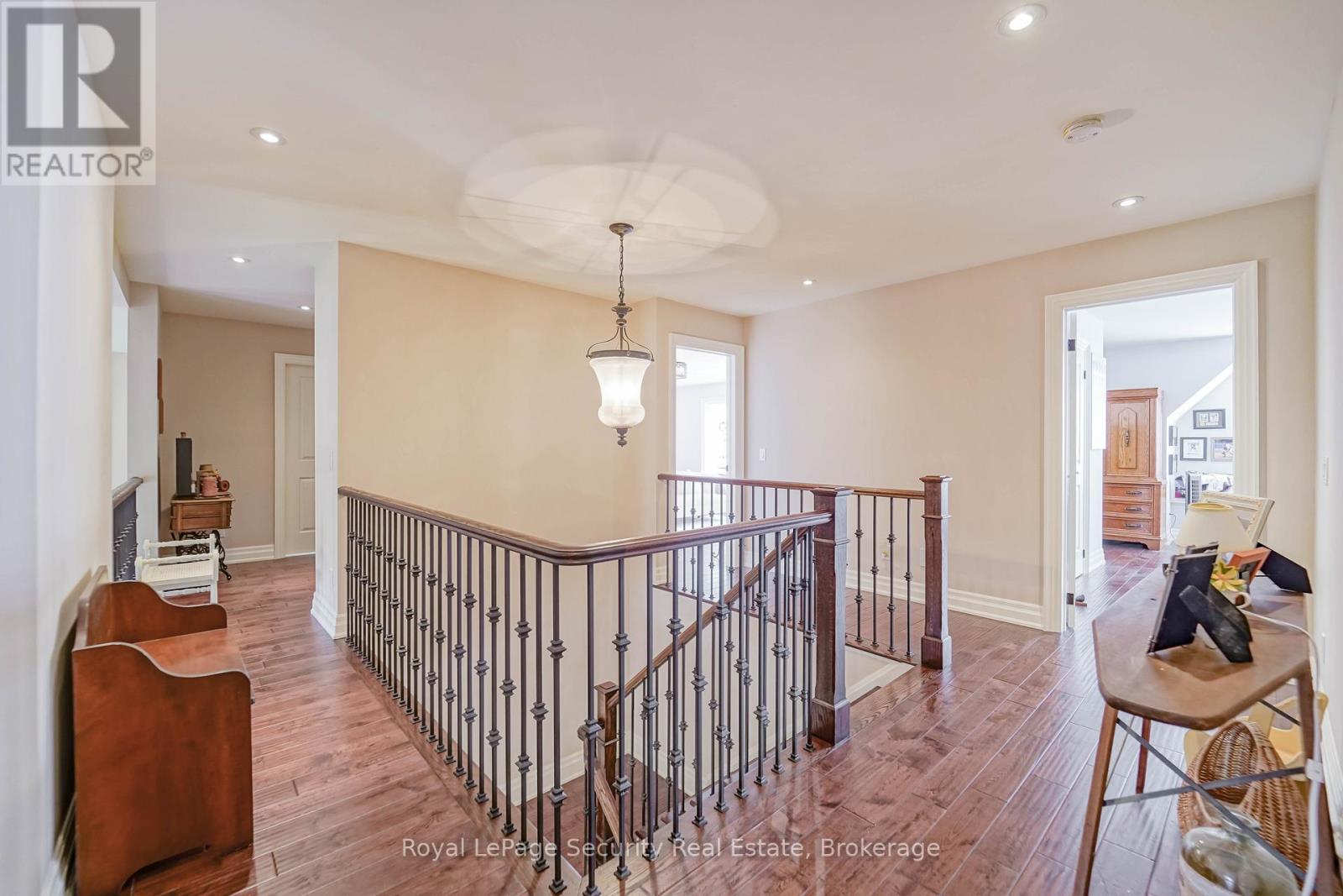 7 Trimingham Court, Richmond Hill, Ontario  L4C 6W9 - Photo 14 - N12465197