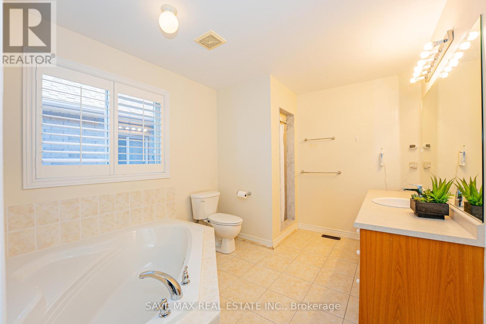 84 Rocky Point Crescent, Brampton, Ontario  L6V 4R8 - Photo 16 - W12468740