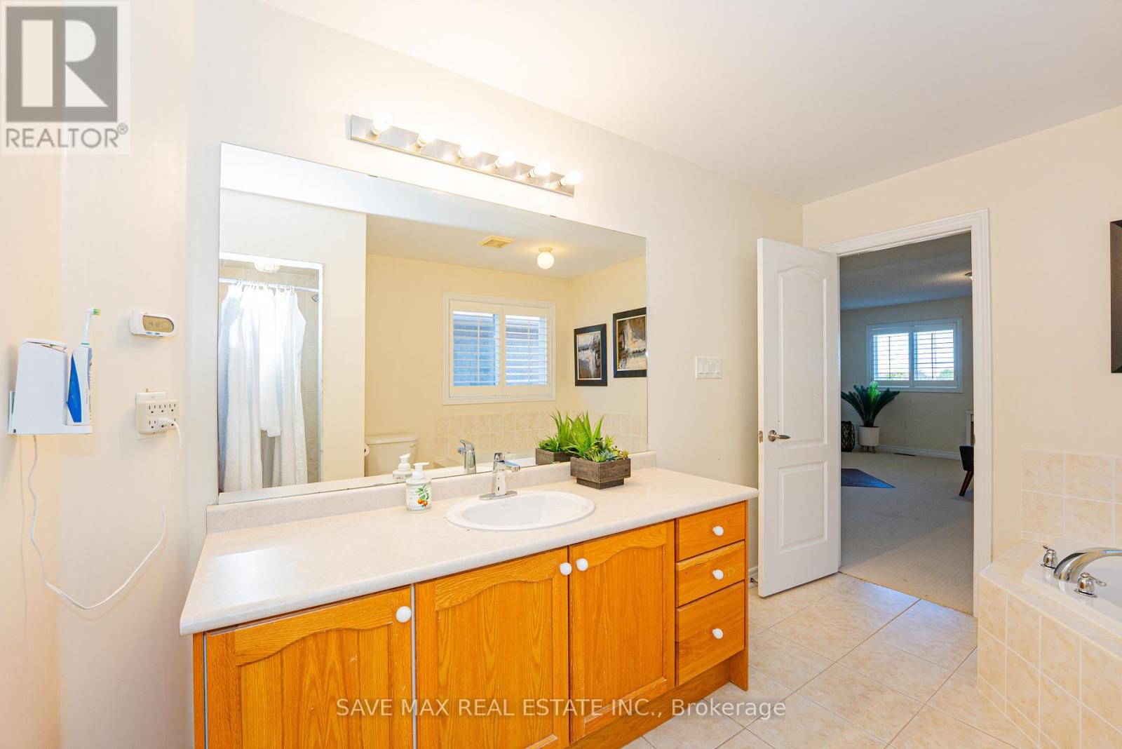 84 Rocky Point Crescent, Brampton, Ontario  L6V 4R8 - Photo 17 - W12468740