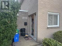 4 - 235 Shakespeare Drive, Waterloo, Ontario  N2L 2T5 - Photo 3 - X12469369
