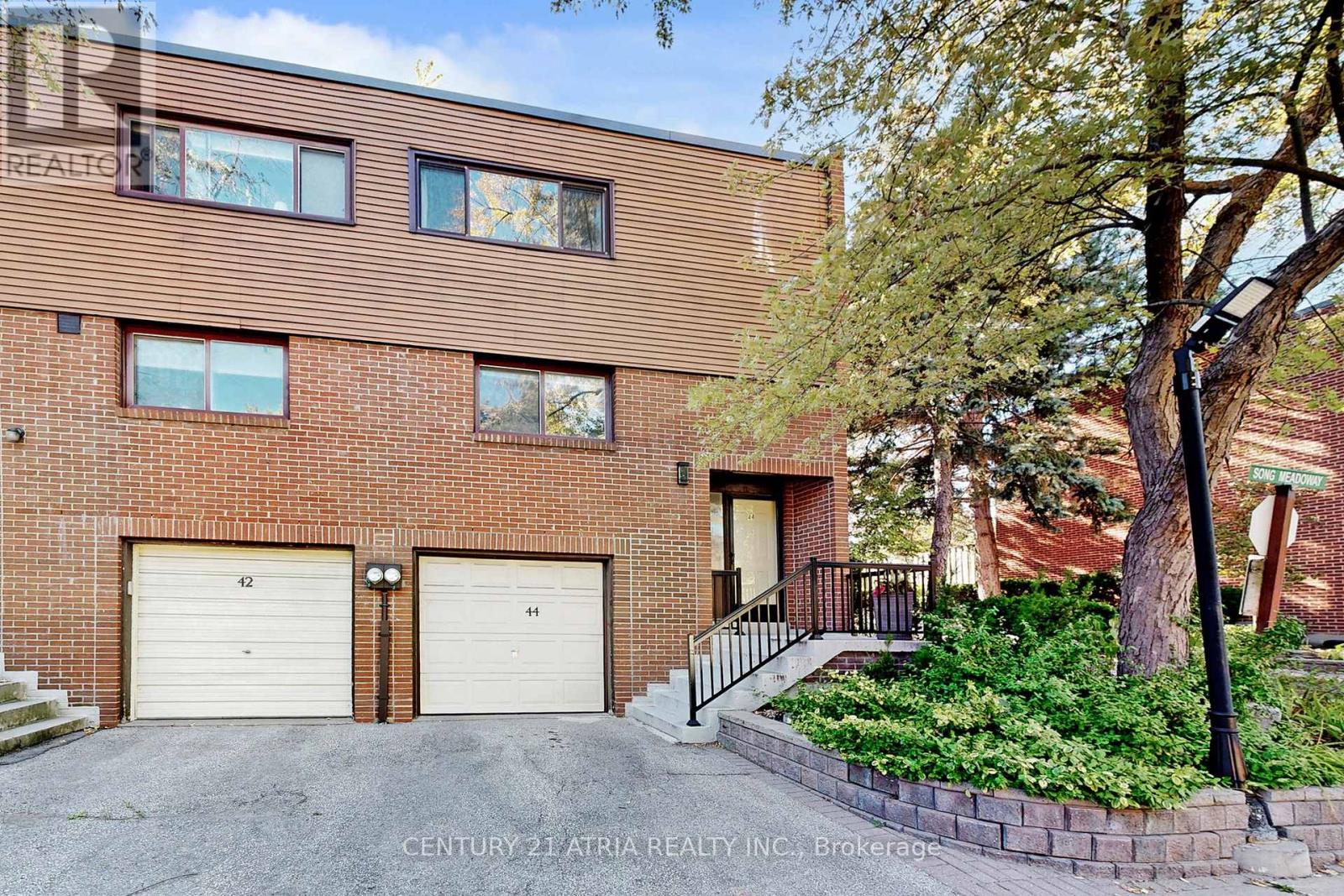 44 SONG MEADOWAY, Toronto, Ontario