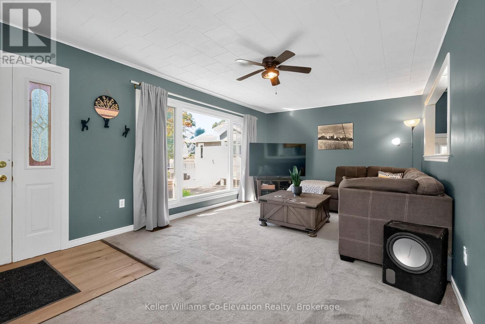 241 Fox Street, Penetanguishene, Ontario  L9M 1E9 - Photo 3 - S12469561