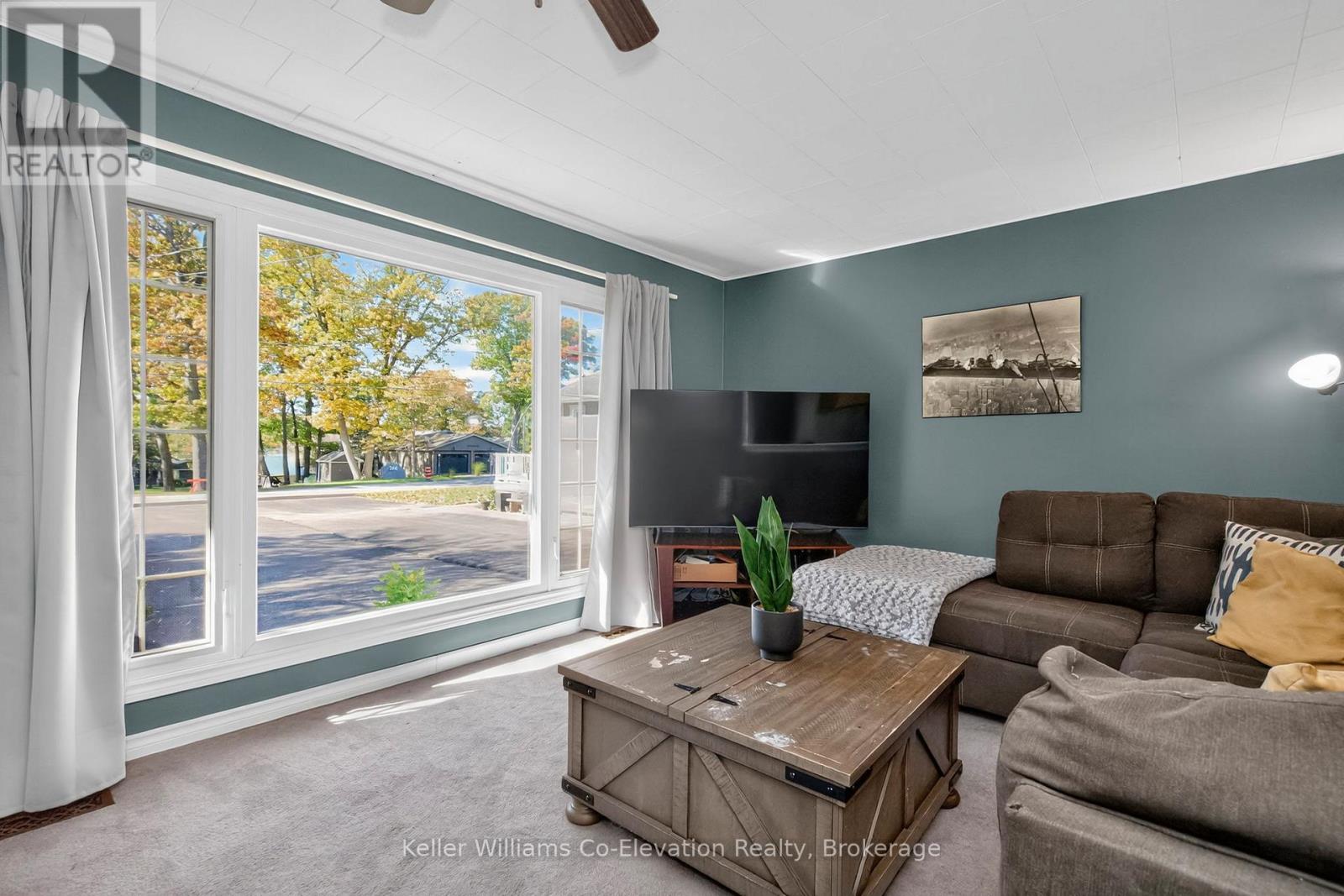 241 Fox Street, Penetanguishene, Ontario  L9M 1E9 - Photo 4 - S12469561