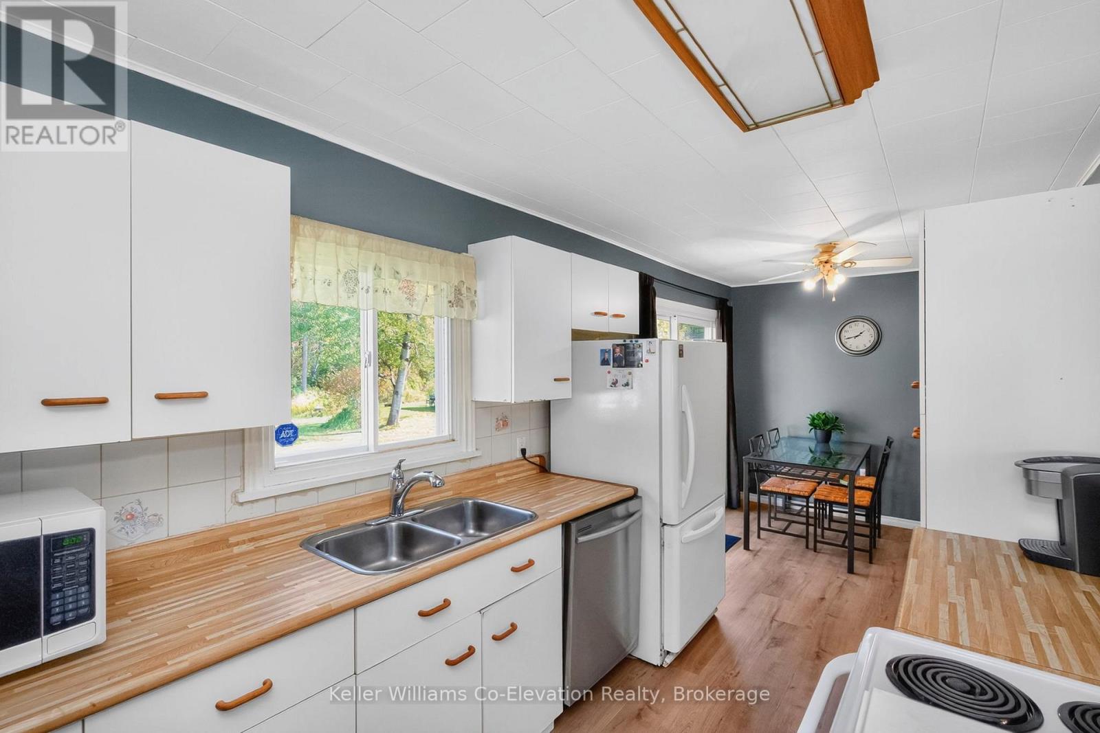 241 Fox Street, Penetanguishene, Ontario  L9M 1E9 - Photo 7 - S12469561