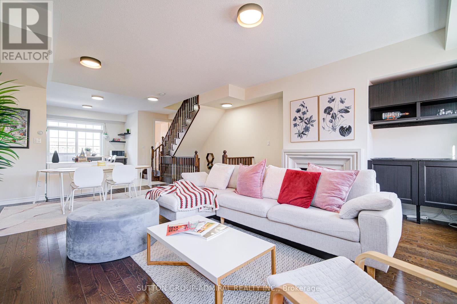 9 Vandaam Lane, Markham, Ontario  L6C 0P1 - Photo 7 - N12469543