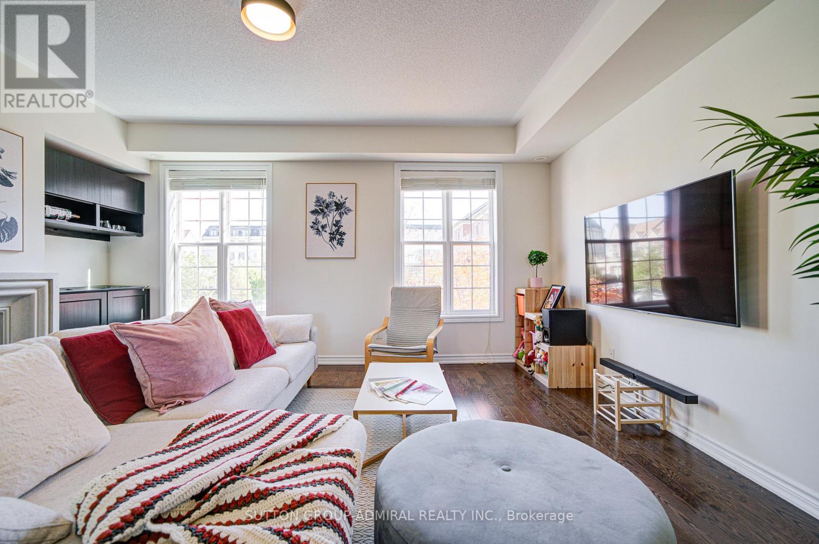 9 Vandaam Lane, Markham, Ontario  L6C 0P1 - Photo 8 - N12469543