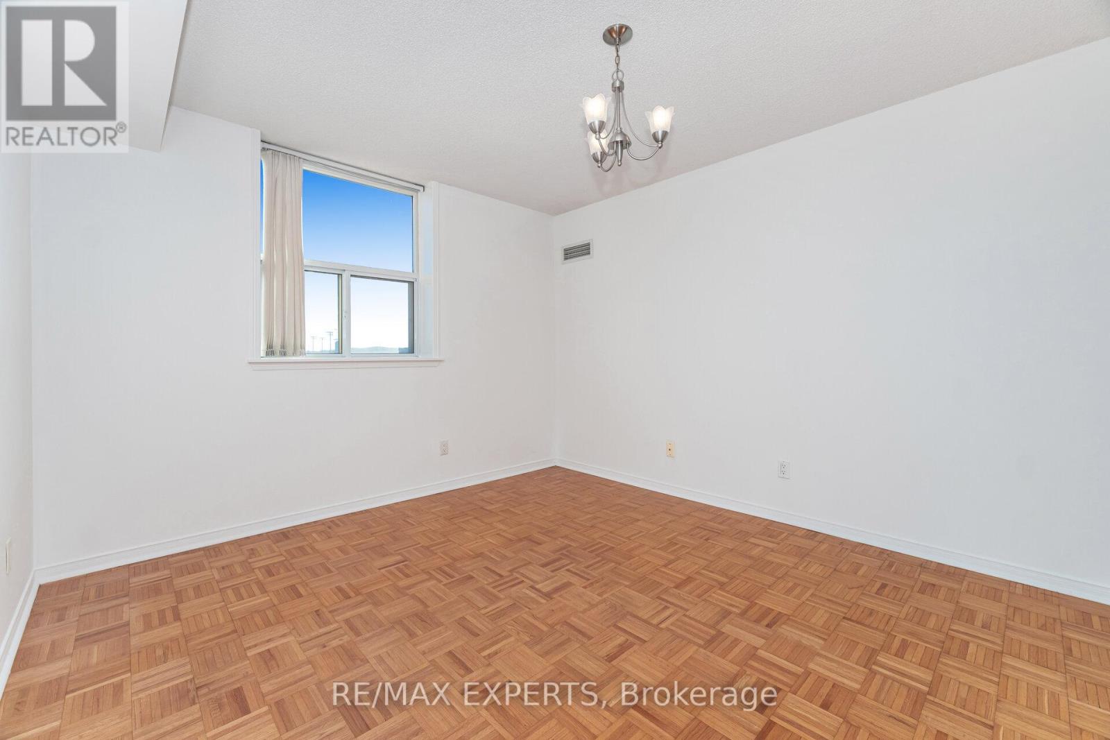 309 - 7373 Martin Grove Road, Vaughan, Ontario  L4L 9K1 - Photo 19 - N12469551