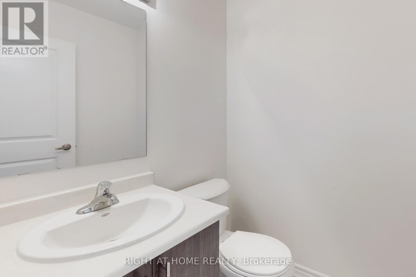 40 Ainslie Hill Crescent, Georgina, Ontario  L0E 1R0 - Photo 12 - N12469552