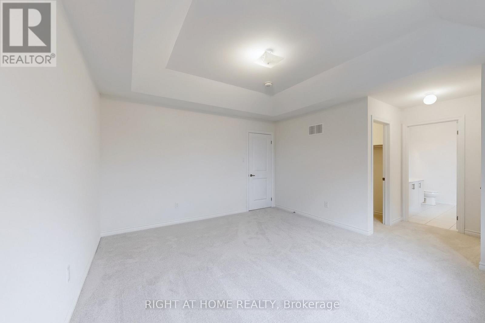 40 Ainslie Hill Crescent, Georgina, Ontario  L0E 1R0 - Photo 16 - N12469552