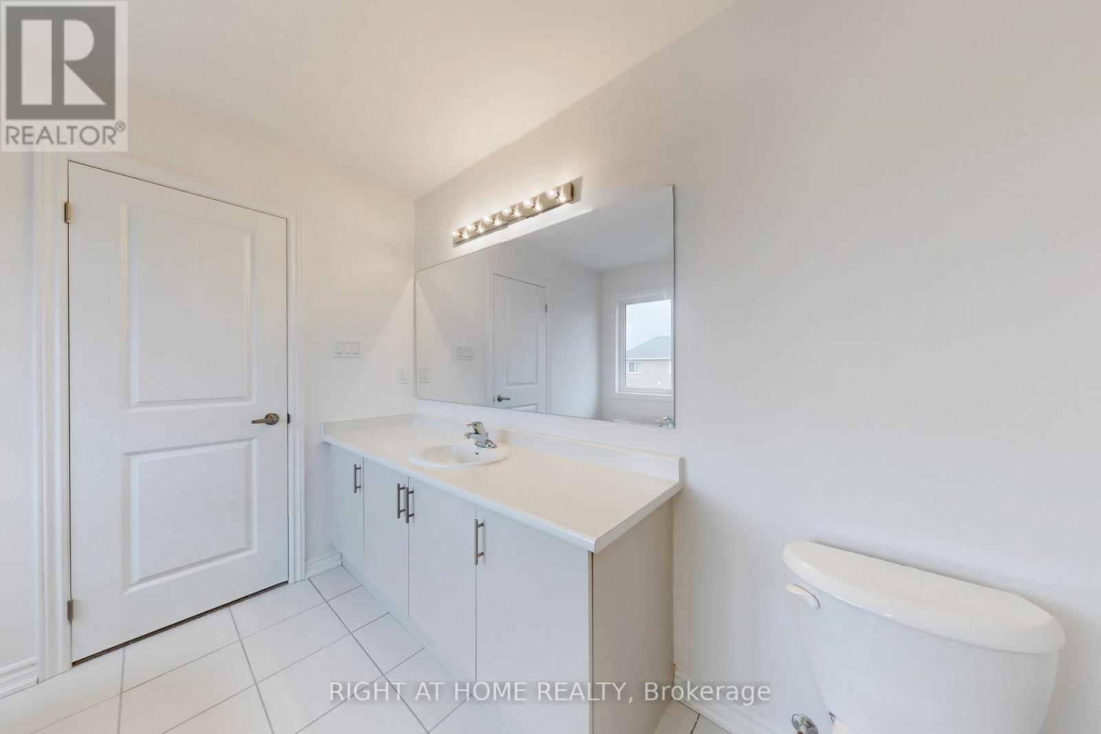 40 Ainslie Hill Crescent, Georgina, Ontario  L0E 1R0 - Photo 21 - N12469552