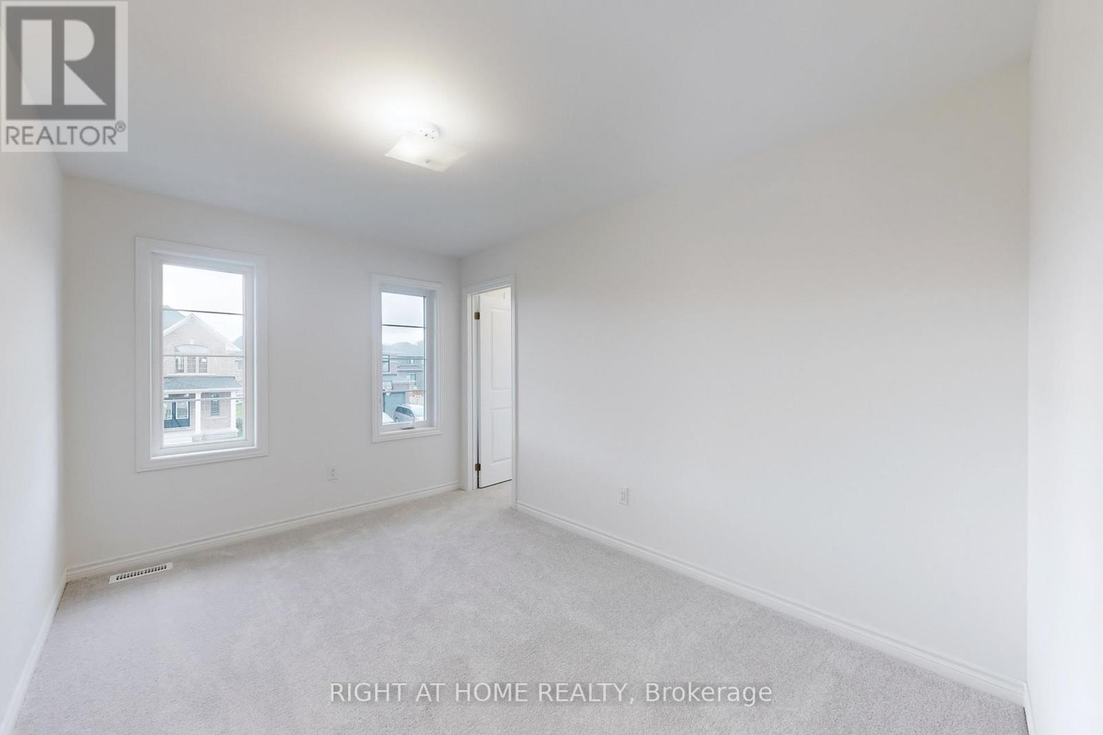 40 Ainslie Hill Crescent, Georgina, Ontario  L0E 1R0 - Photo 22 - N12469552