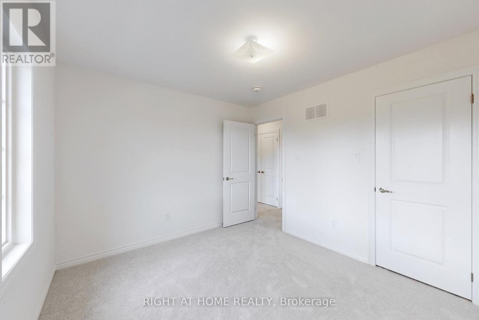40 Ainslie Hill Crescent, Georgina, Ontario  L0E 1R0 - Photo 27 - N12469552