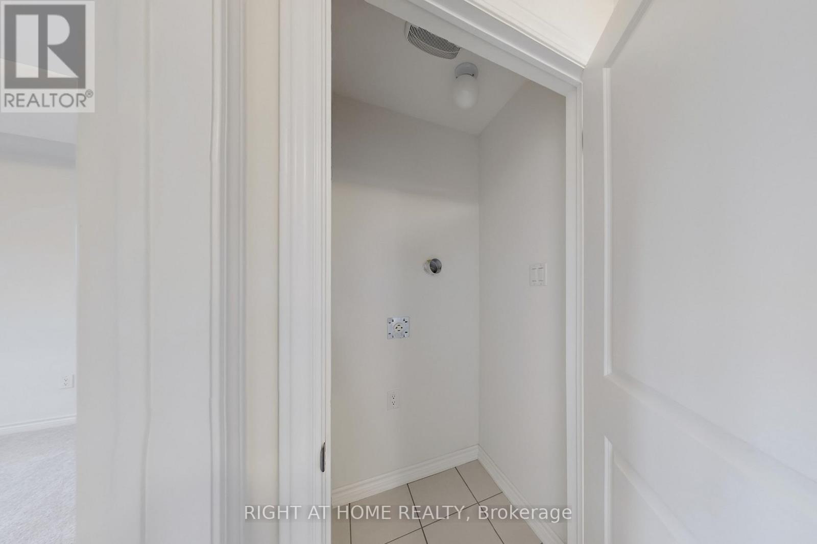 40 Ainslie Hill Crescent, Georgina, Ontario  L0E 1R0 - Photo 29 - N12469552