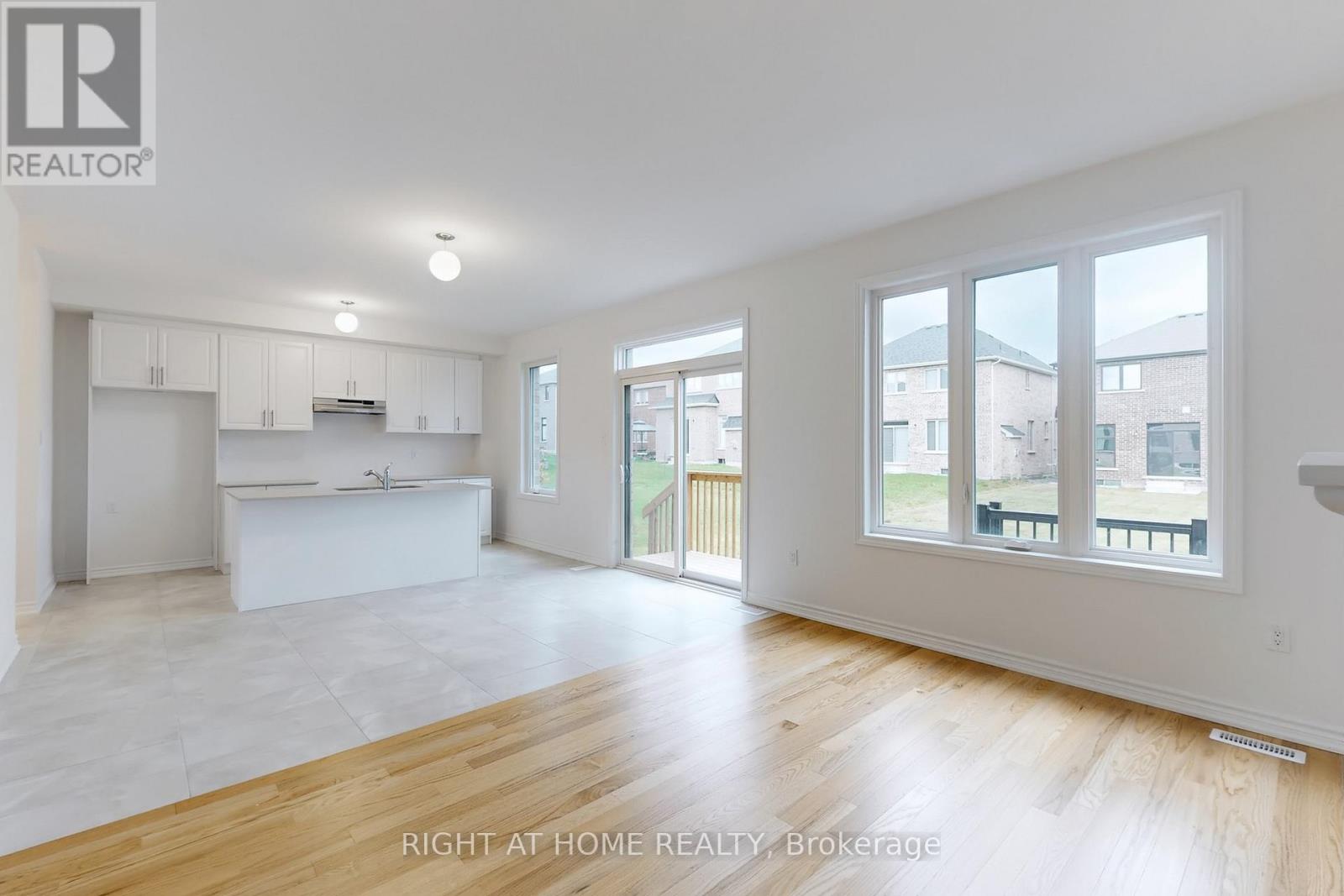 40 Ainslie Hill Crescent, Georgina, Ontario  L0E 1R0 - Photo 6 - N12469552