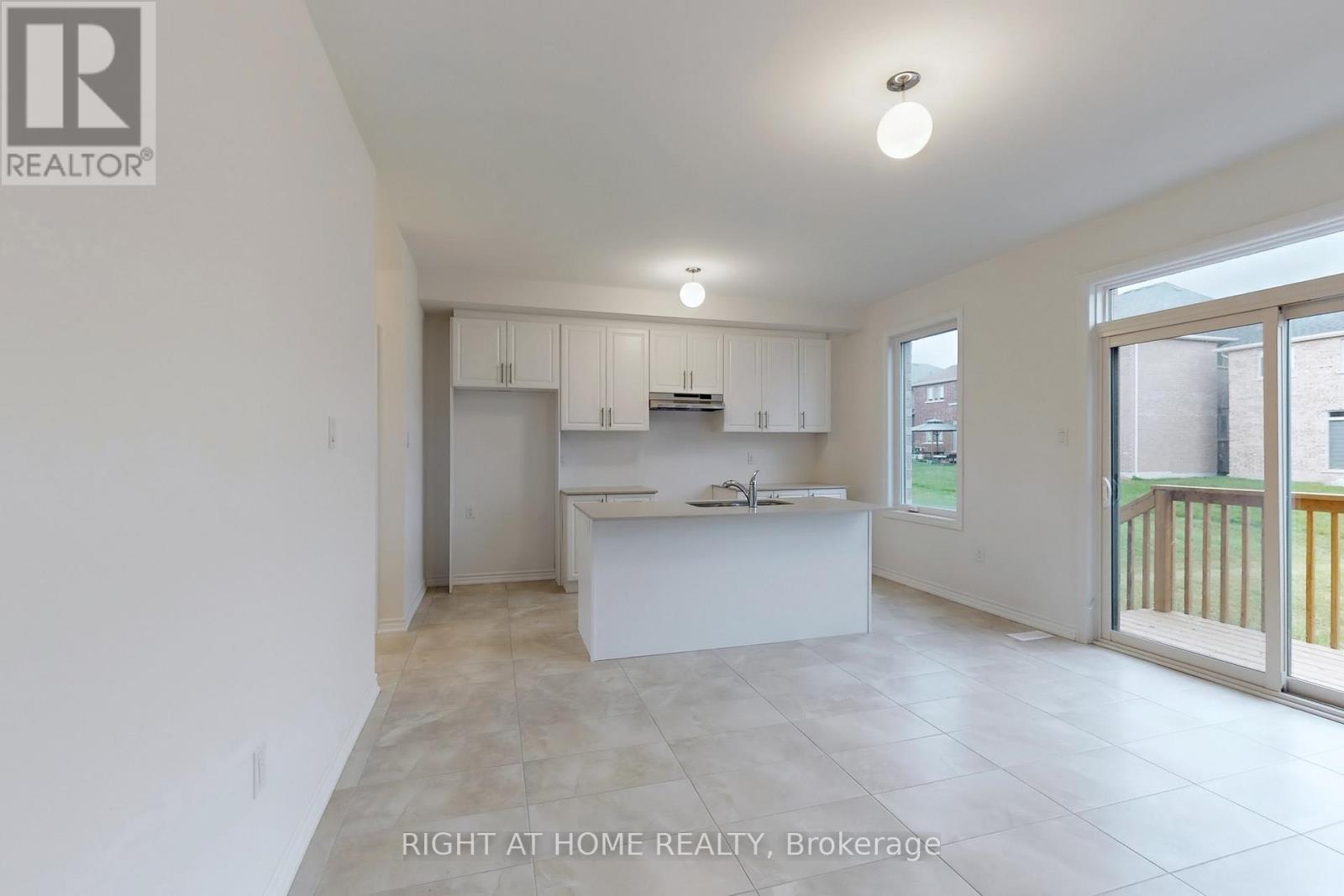 40 Ainslie Hill Crescent, Georgina, Ontario  L0E 1R0 - Photo 7 - N12469552