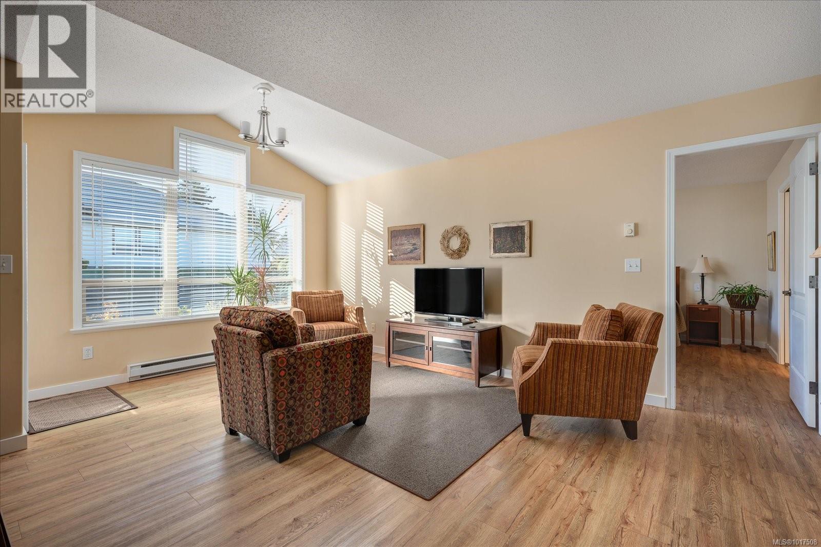 703 261 Mills St, Parksville, British Columbia  V9P 2N5 - Photo 4 - 1017508