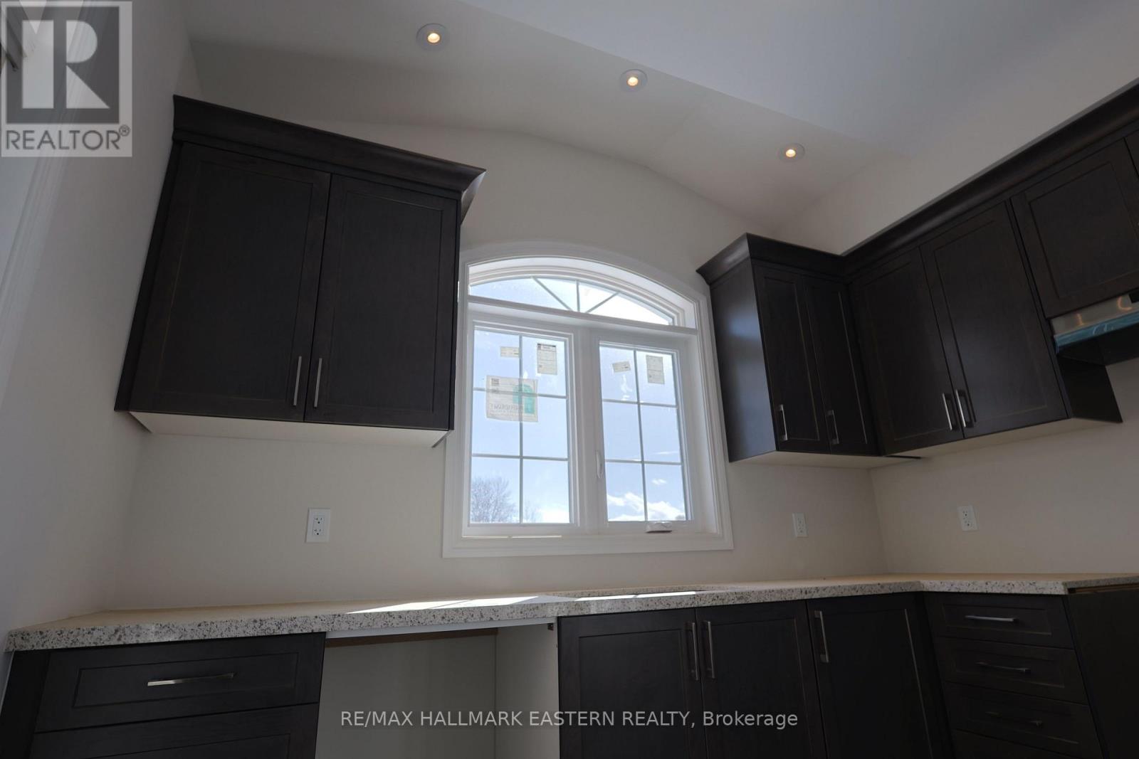 35 Coldbrook Drive, Cavan Monaghan, Ontario  L0A 1G0 - Photo 10 - X12469593