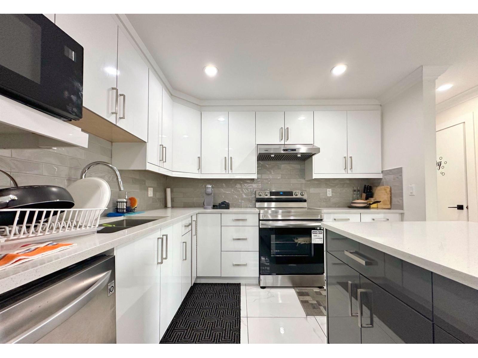 13017 64 Avenue, Surrey, British Columbia  V3W 1X8 - Photo 2 - R3059356