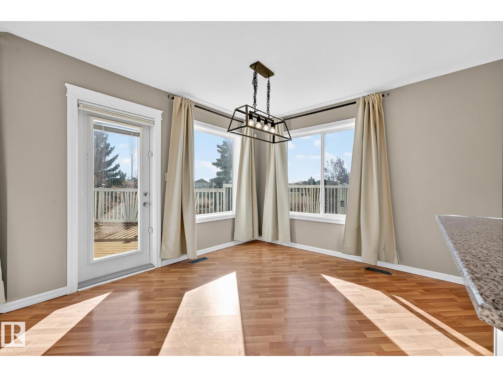 3327 32 Av Nw, Edmonton, Alberta  T6T 1X7 - Photo 11 - E4462616