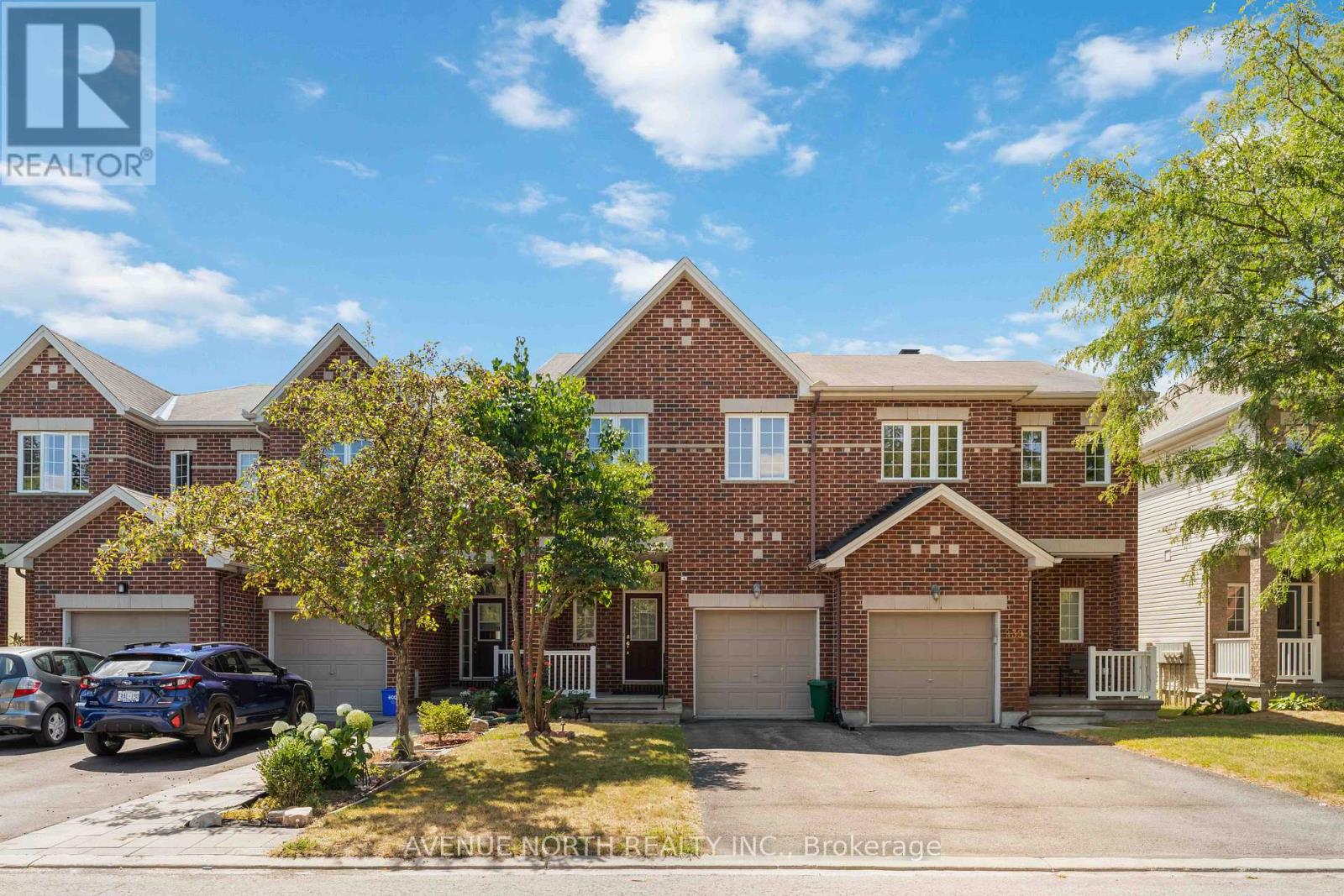241 Waymark Crescent, Ottawa, Ontario  K2M 0A6 - Photo 2 - X12469585