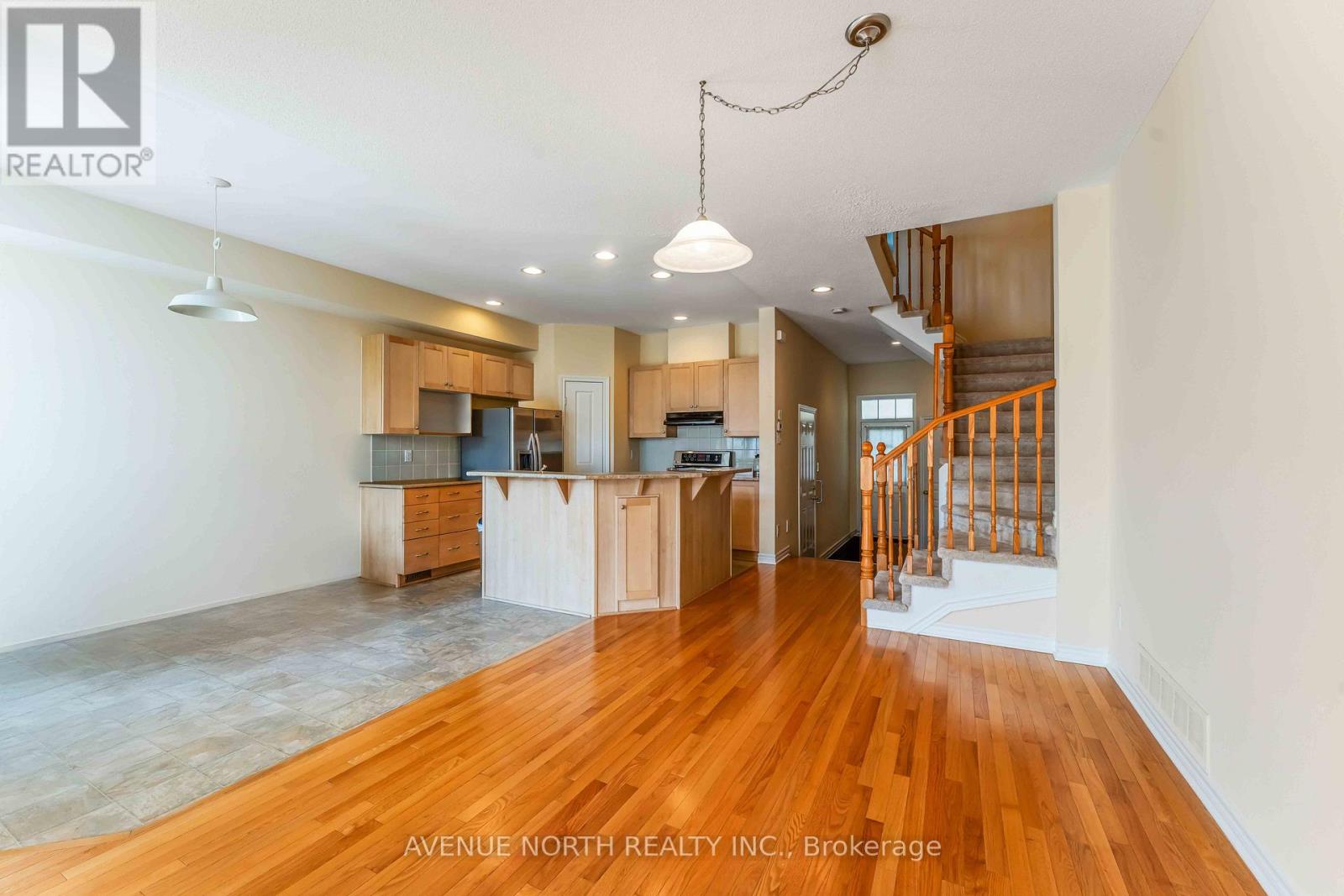 241 Waymark Crescent, Ottawa, Ontario  K2M 0A6 - Photo 5 - X12469585