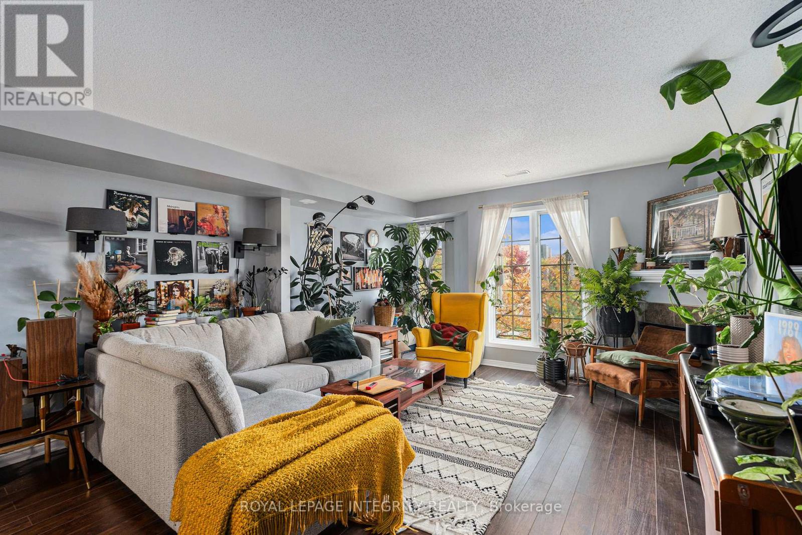 813 Longfields Drive, Ottawa, Ontario  K2J 5N2 - Photo 3 - X12469609