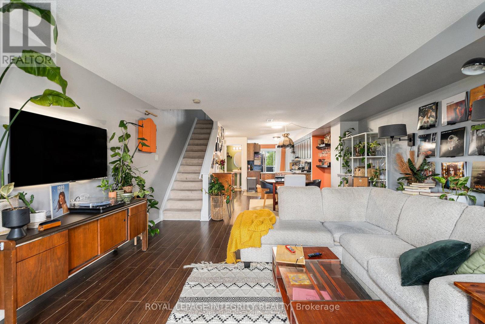 813 Longfields Drive, Ottawa, Ontario  K2J 5N2 - Photo 4 - X12469609