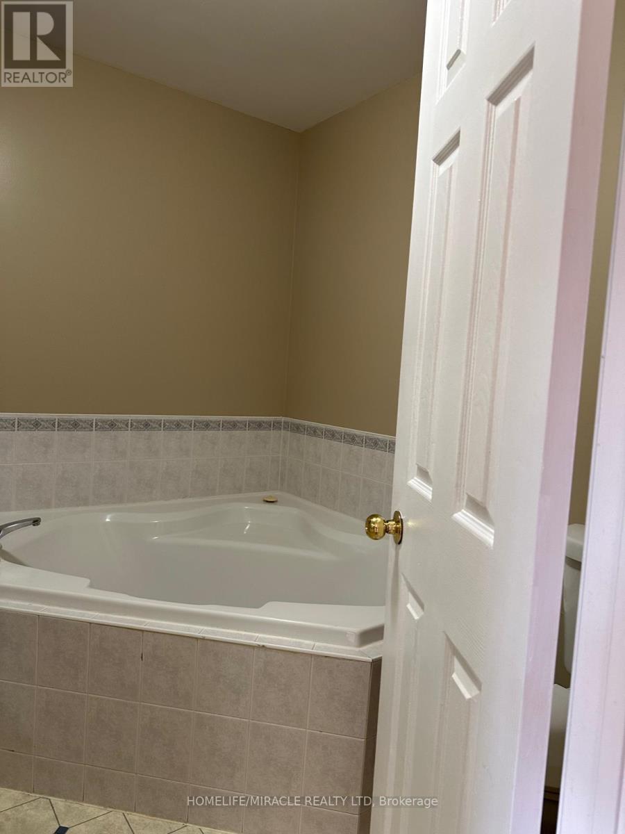 6 Sinclair Court, Brampton, Ontario  L6X 4P5 - Photo 22 - W12469530