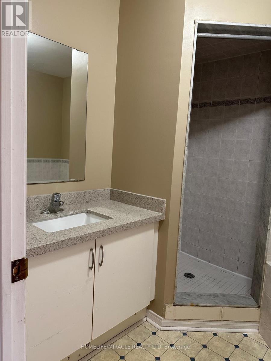 6 Sinclair Court, Brampton, Ontario  L6X 4P5 - Photo 23 - W12469530