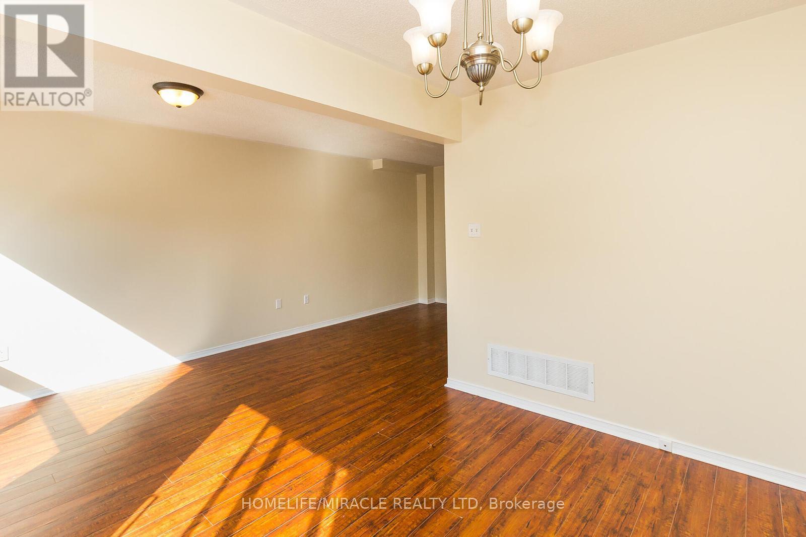 6 Sinclair Court, Brampton, Ontario  L6X 4P5 - Photo 5 - W12469530