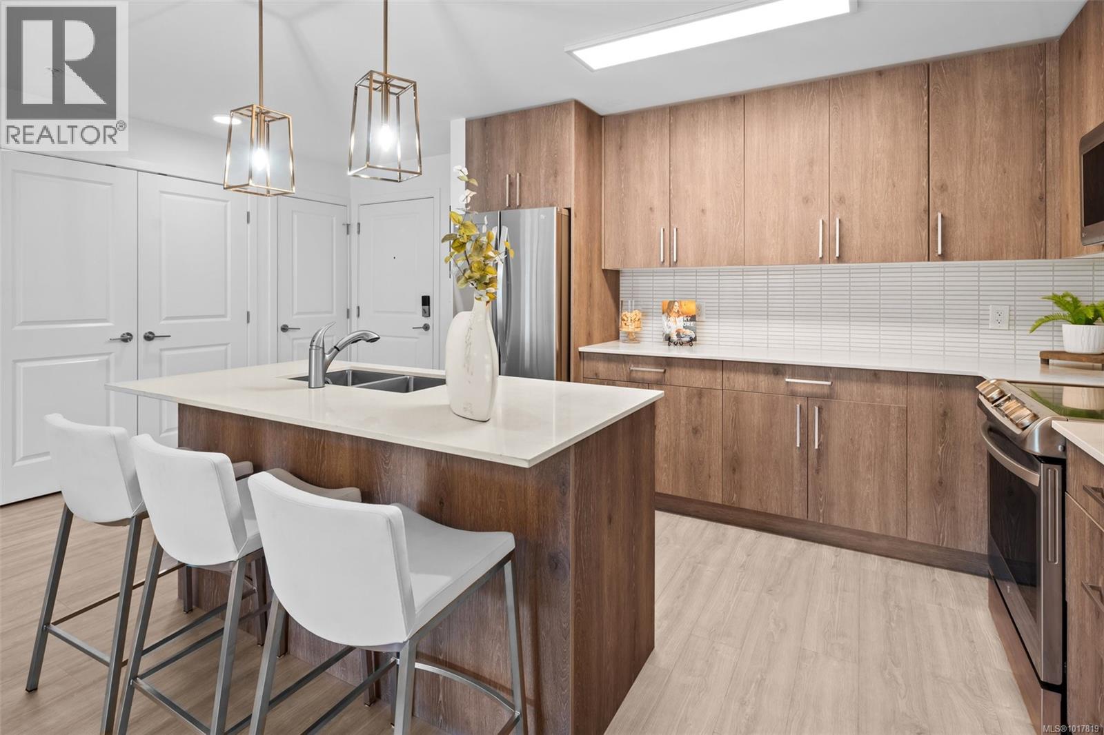 312 110 Presley Pl, View Royal, British Columbia