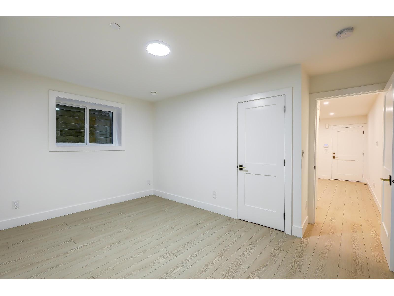 15569 Oxenham Avenue, White Rock, British Columbia  V4B 2J2 - Photo 34 - R3051805