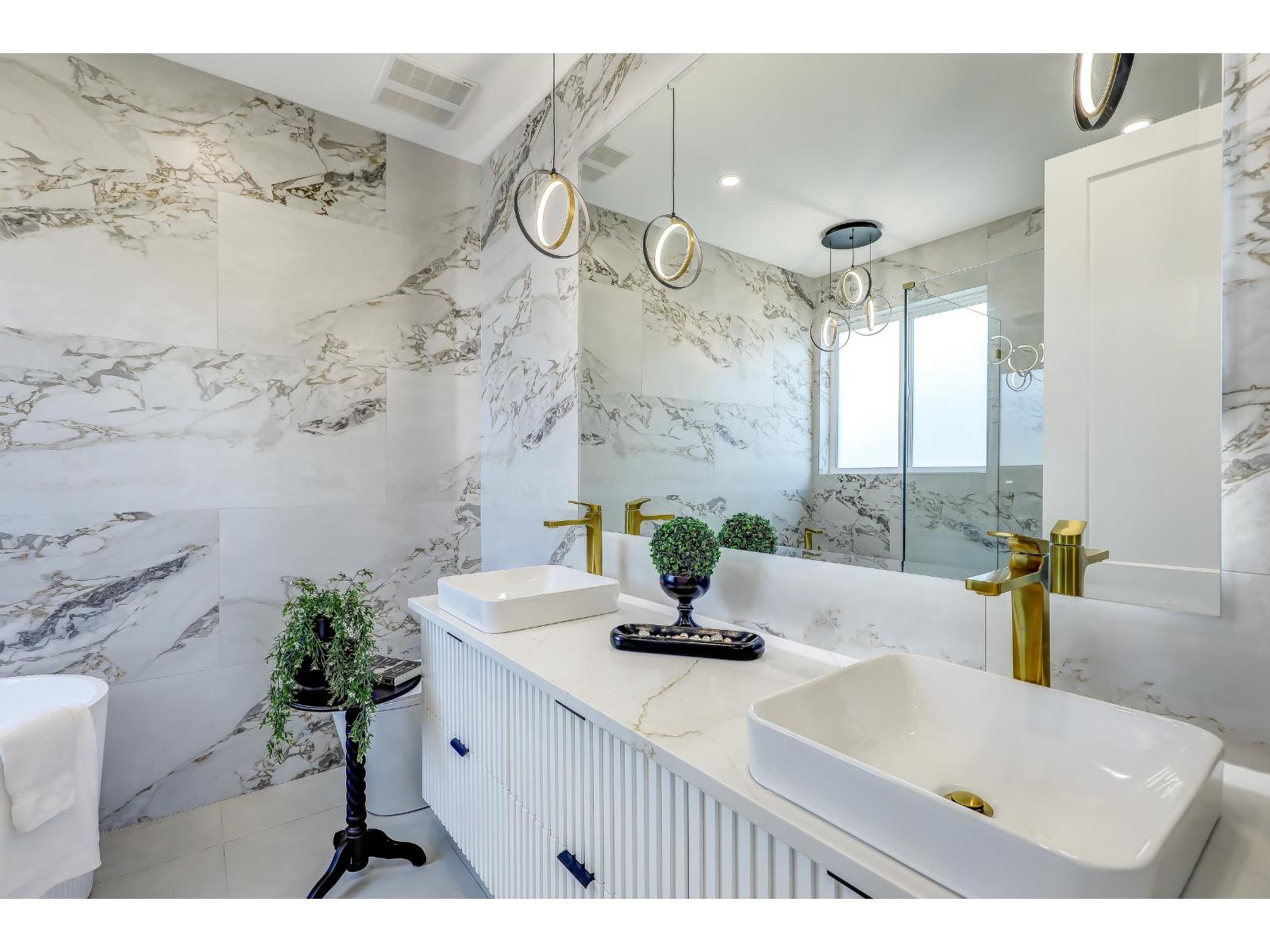 15569 Oxenham Avenue, White Rock, British Columbia  V4B 2J2 - Photo 23 - R3051805