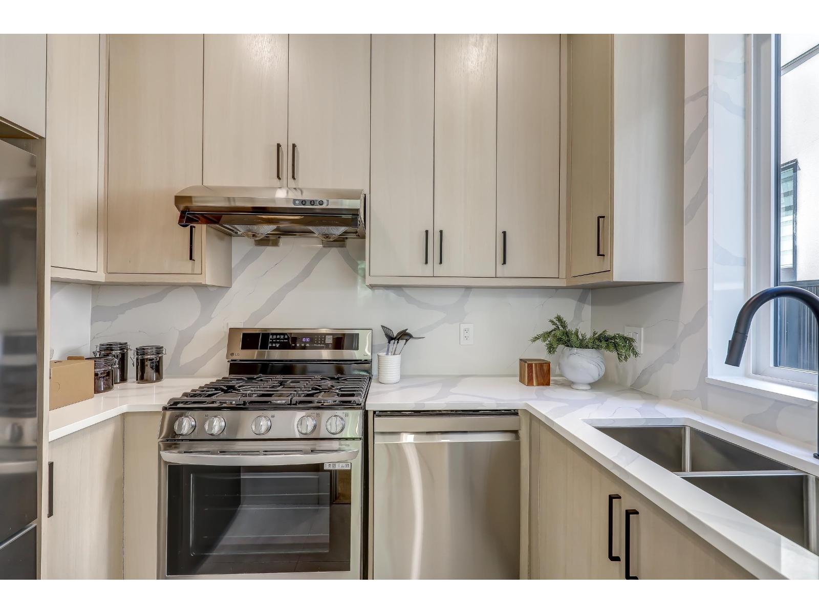 15569 Oxenham Avenue, White Rock, British Columbia  V4B 2J2 - Photo 12 - R3051805