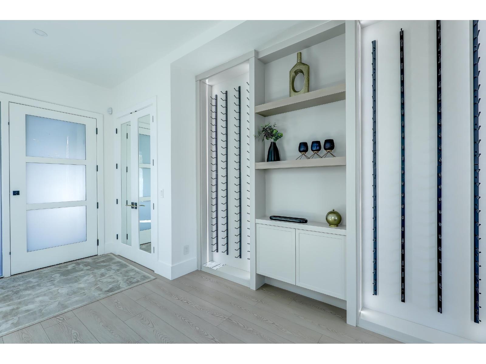 15569 Oxenham Avenue, White Rock, British Columbia  V4B 2J2 - Photo 7 - R3051805