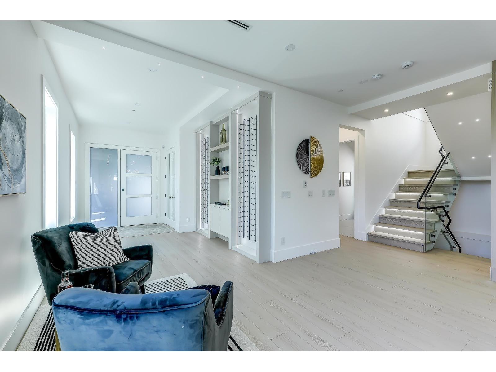 15569 Oxenham Avenue, White Rock, British Columbia  V4B 2J2 - Photo 4 - R3051805