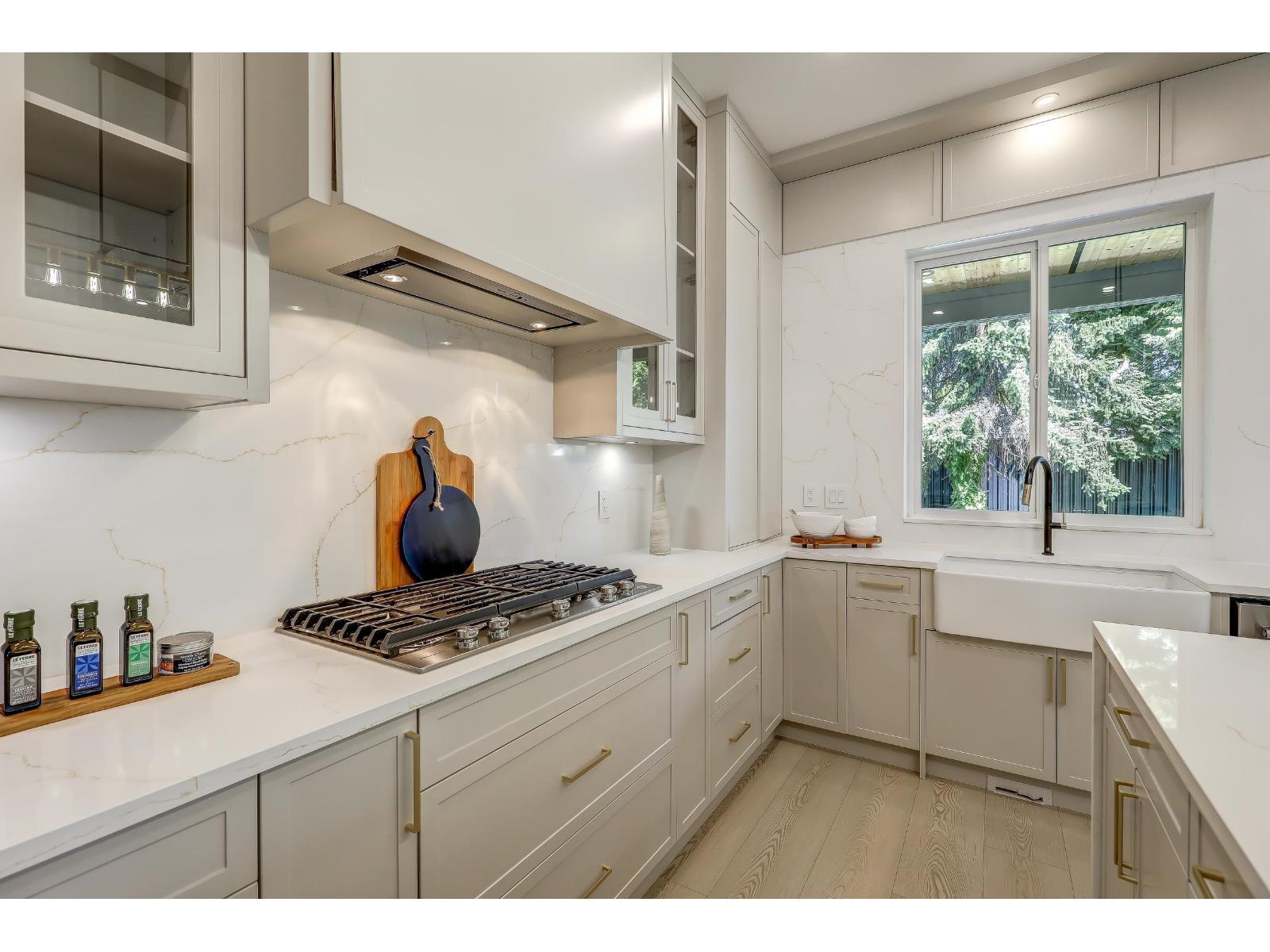 15569 Oxenham Avenue, White Rock, British Columbia  V4B 2J2 - Photo 11 - R3051805