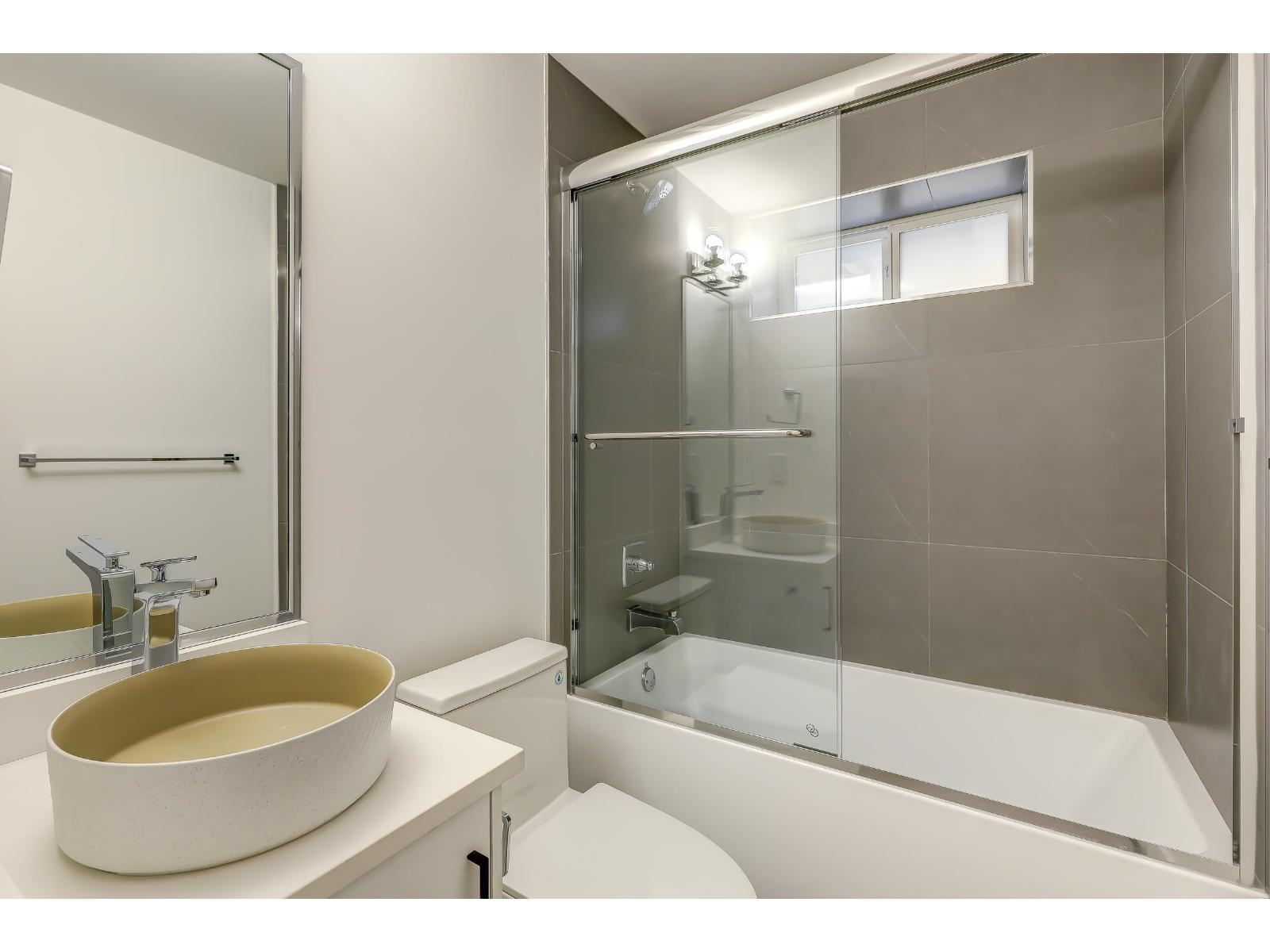 15569 Oxenham Avenue, White Rock, British Columbia  V4B 2J2 - Photo 36 - R3051805