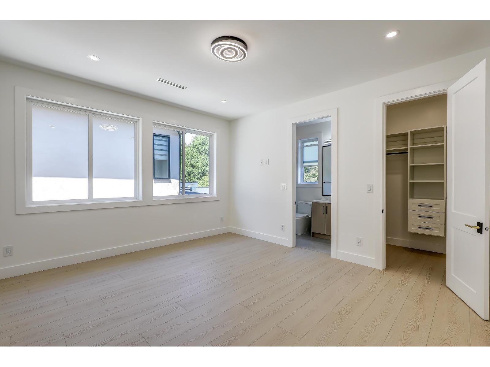 15569 Oxenham Avenue, White Rock, British Columbia  V4B 2J2 - Photo 15 - R3051805